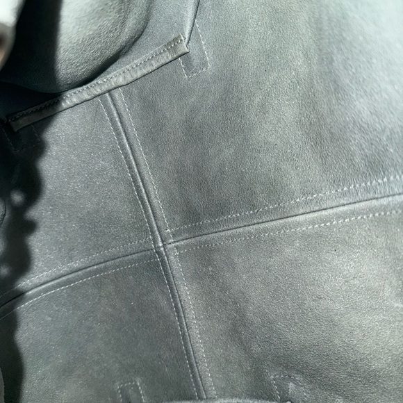 CHANEL Nubuck Camelia Gray Vintage Shoulder Bag with Elegant Chains - Picture 13 of 17